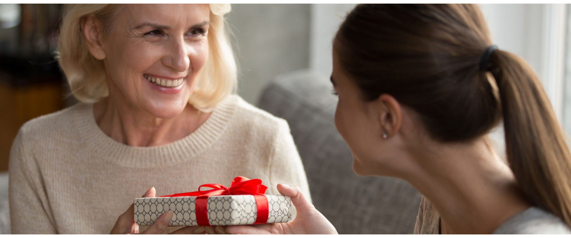 Топ 6 подарунків мамі