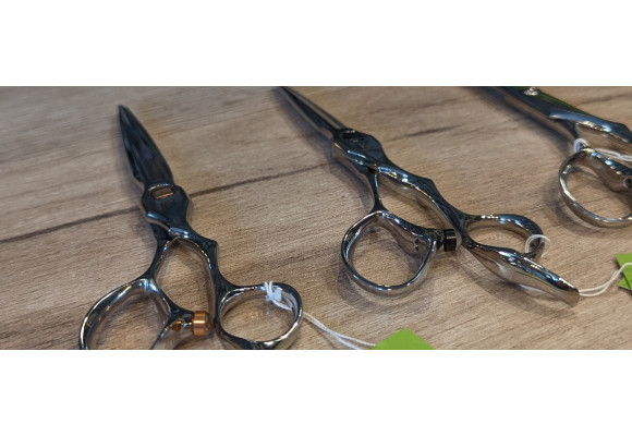 Питтинг на парикмахерских ножницах: что это, почему появляется и как защитить свой инструмент